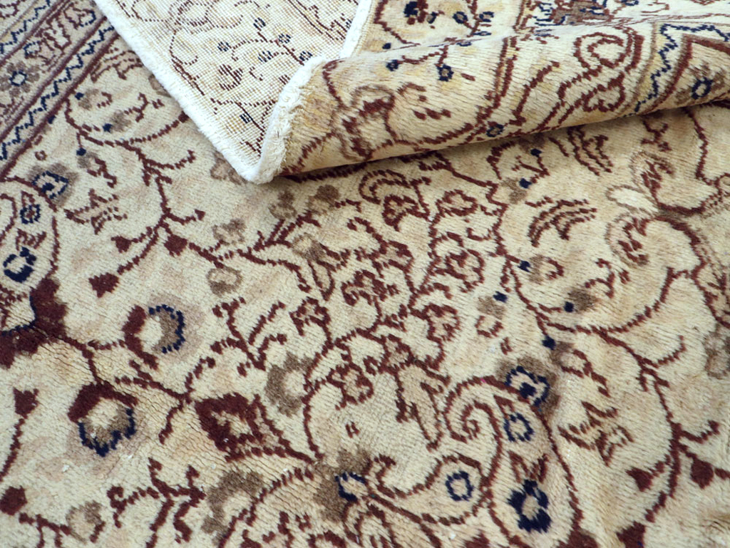 Vintage Turkish Sivas Carpet, No.16818 - Staging