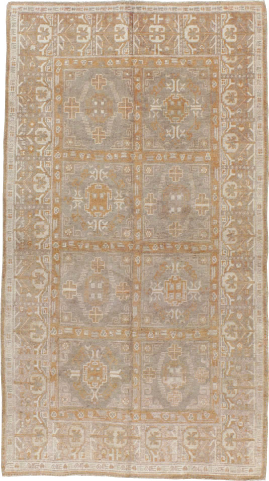 Vintage East Turkestan Khotan Rug, No.16897 - Staging