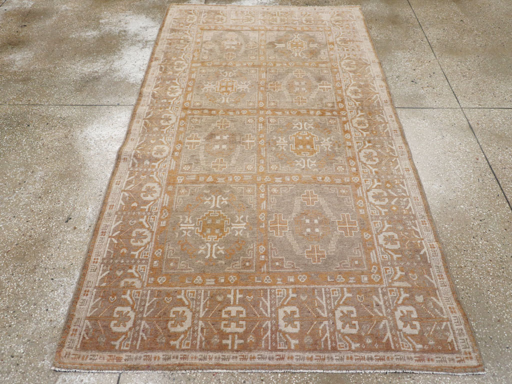 Vintage East Turkestan Khotan Rug, No.16897 - Staging