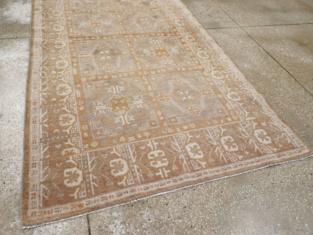 Vintage East Turkestan Khotan Rug, No.16897 - Staging