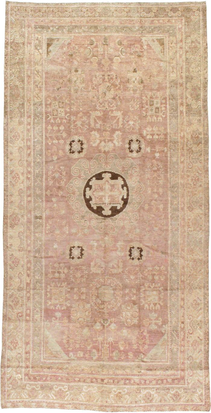 Vintage East Turkestan Khotan Carpet, No.16902 - Staging