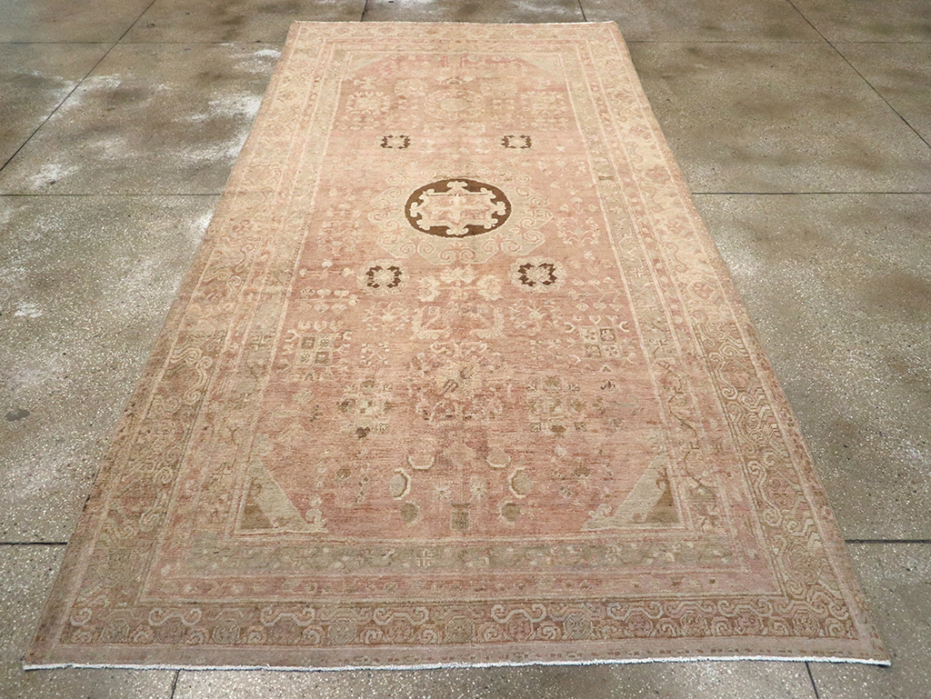 Vintage East Turkestan Khotan Carpet, No.16902 - Staging