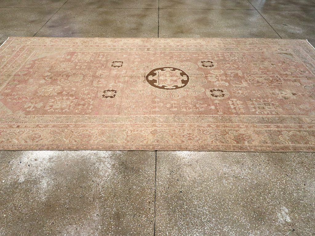 Vintage East Turkestan Khotan Carpet, No.16902 - Staging