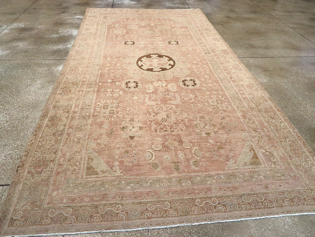 Vintage East Turkestan Khotan Carpet, No.16902 - Staging