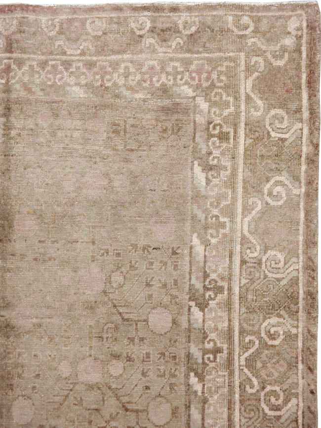 Vintage East Turkestan Khotan Carpet, No.16912 - Staging