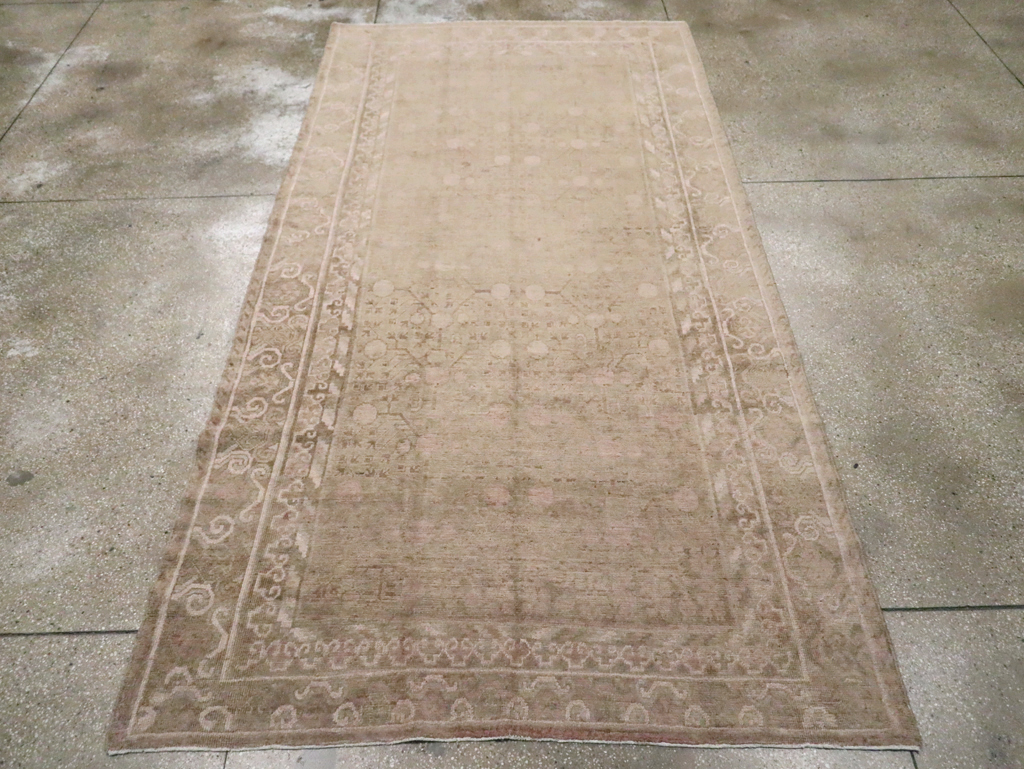 Vintage East Turkestan Khotan Carpet, No.16912 - Staging