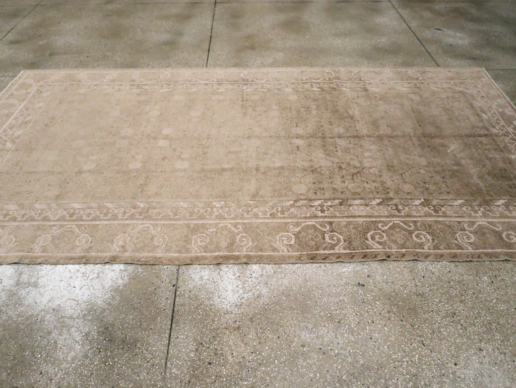 Vintage East Turkestan Khotan Carpet, No.16912 - Staging