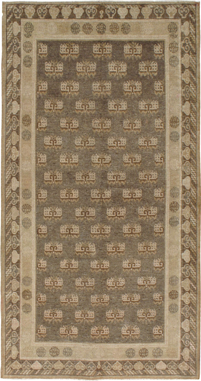 Vintage East Turkestan Khotan Carpet, No.16914 - Staging