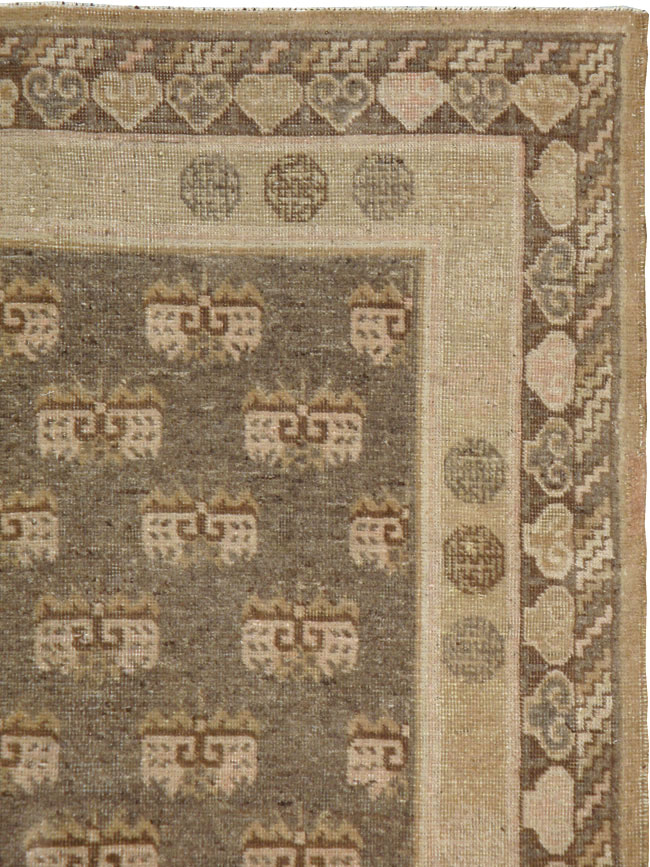 Vintage East Turkestan Khotan Carpet, No.16914 - Staging