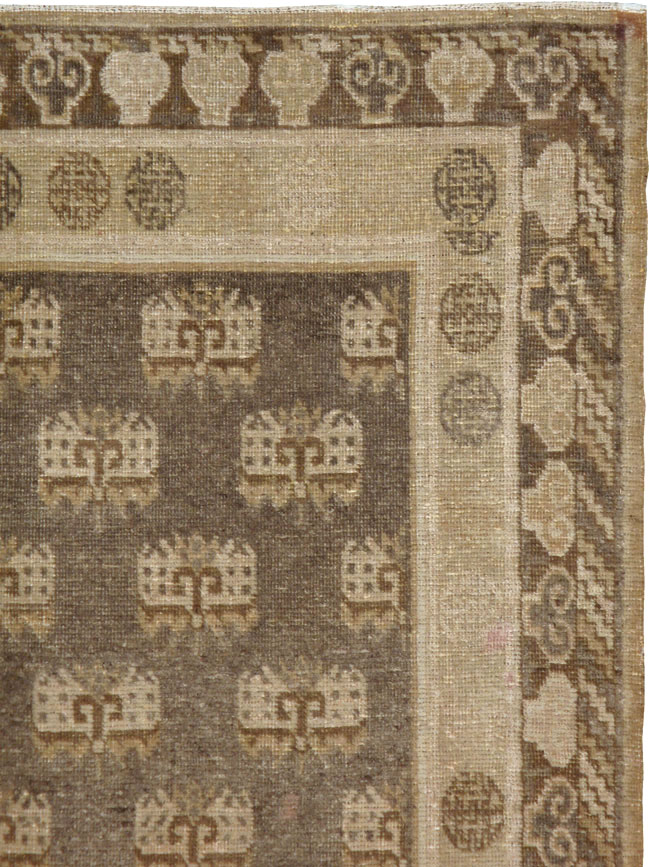 Vintage East Turkestan Khotan Carpet, No.16914 - Staging