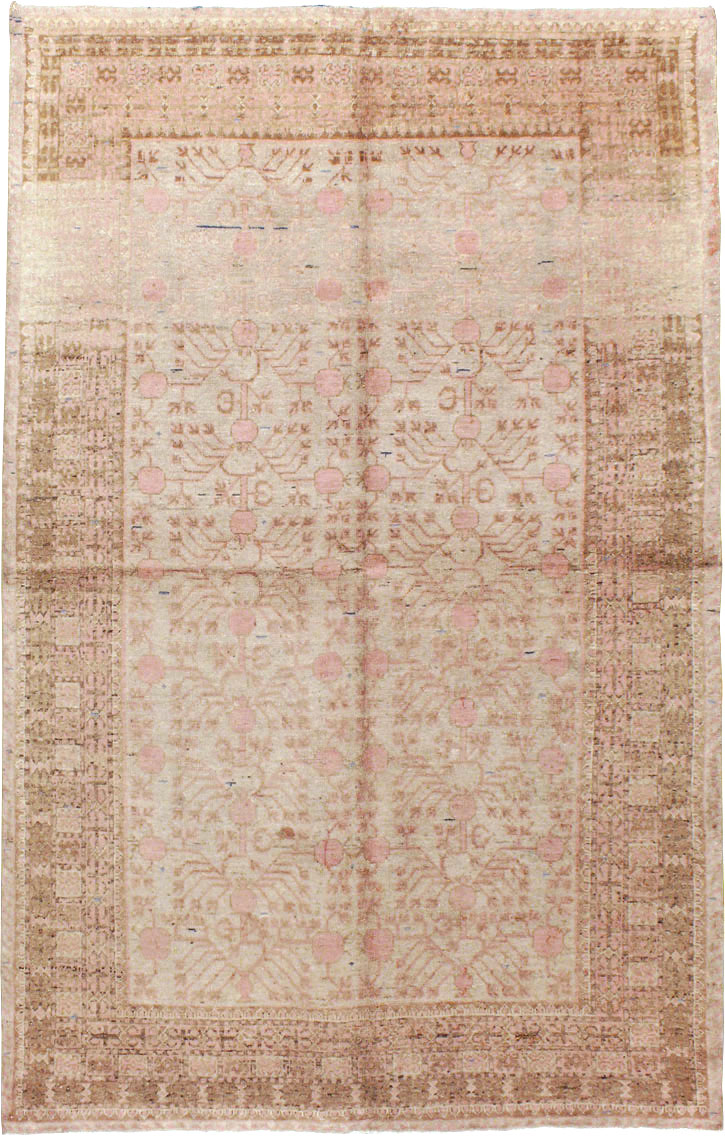 Vintage East Turkestan Khotan Carpet, No.16915 - Staging