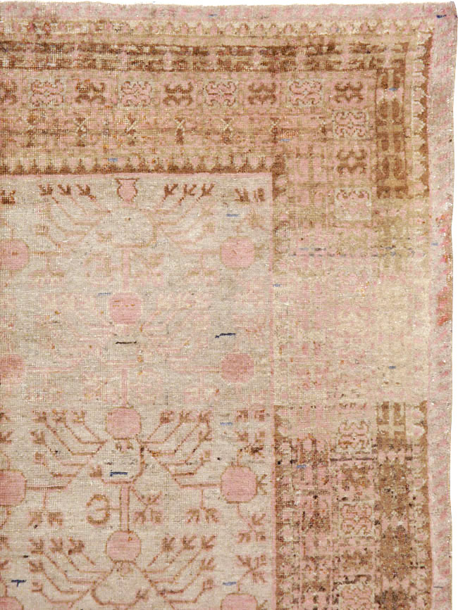 Vintage East Turkestan Khotan Carpet, No.16915 - Staging