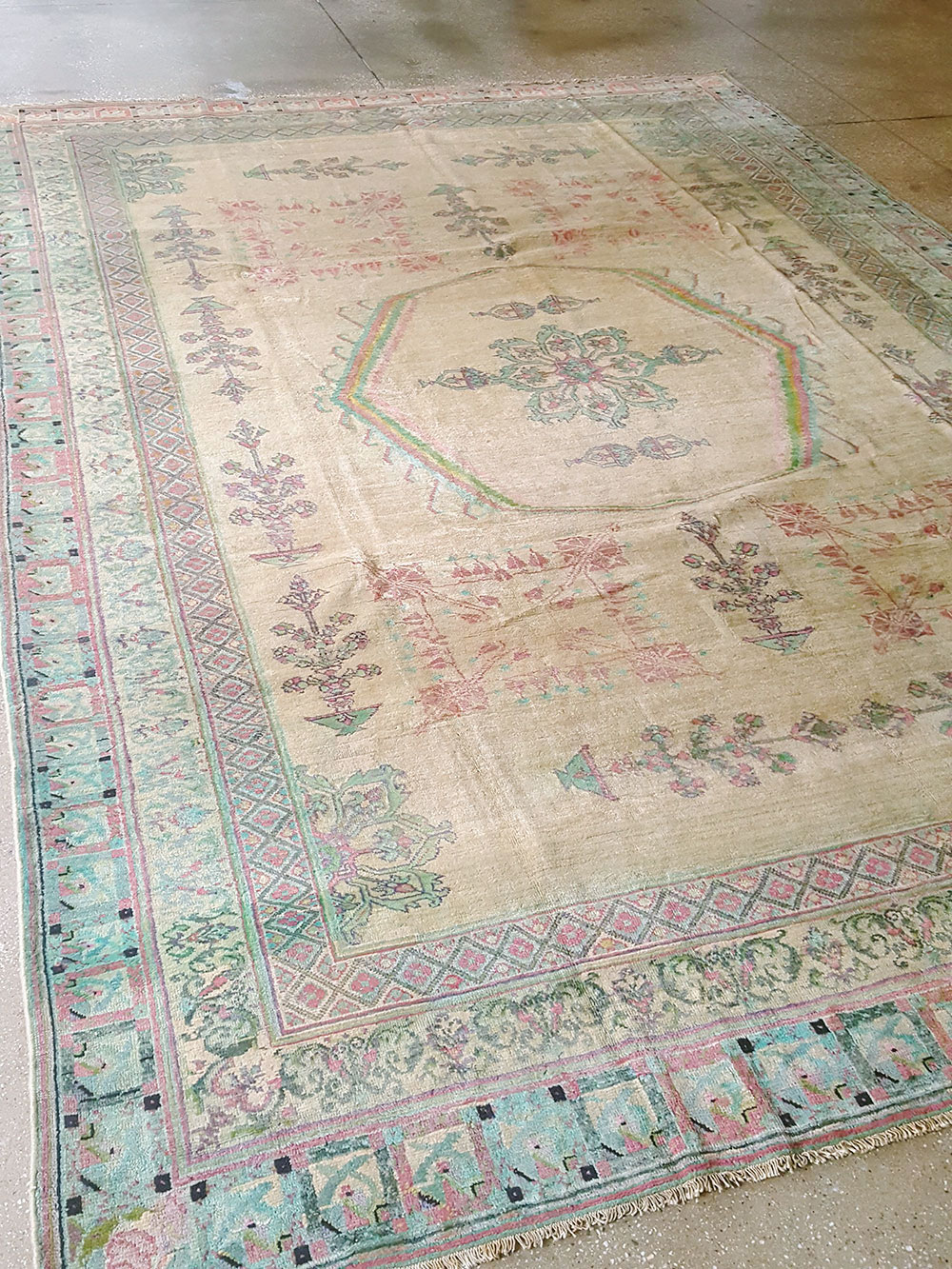 Antique Indian Agra Carpet, No.17052 - Staging
