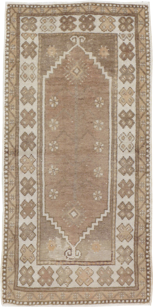 Vintage Turkish Oushak Rug, No.17206 - Staging