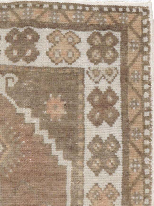 Vintage Turkish Oushak Rug, No.17206 - Staging