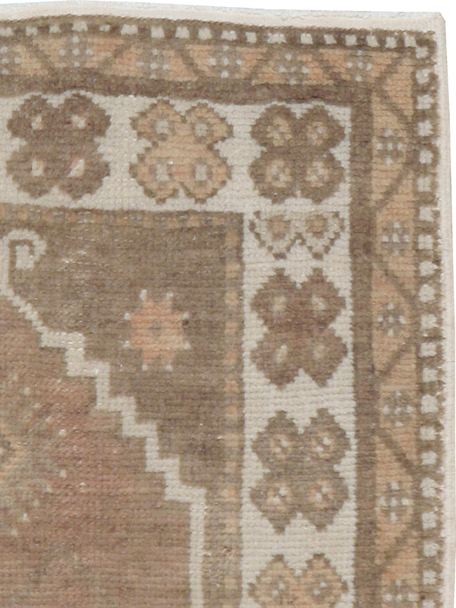 Vintage Turkish Oushak Rug, No.17206 - Staging