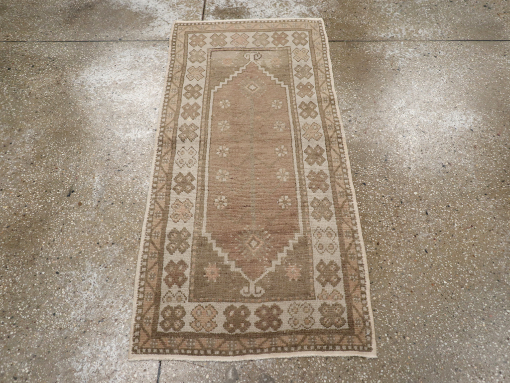 Vintage Turkish Oushak Rug, No.17206 - Staging