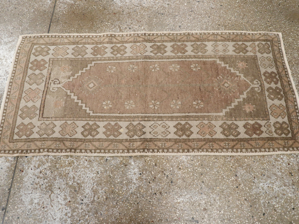 Vintage Turkish Oushak Rug, No.17206 - Staging