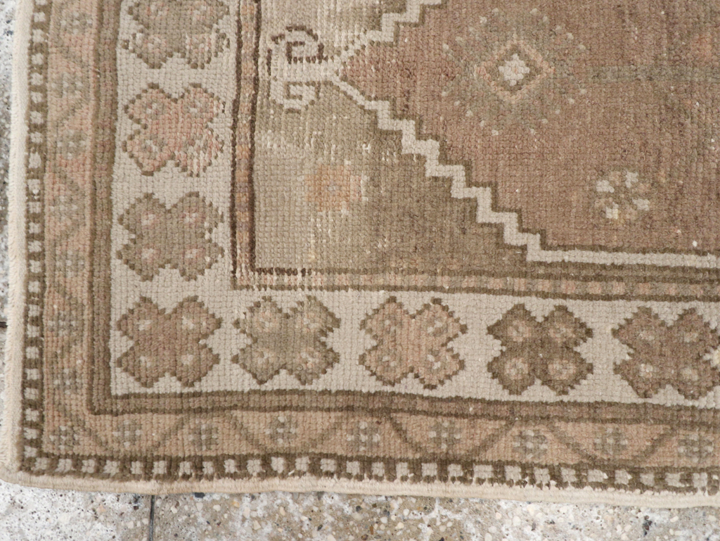 Vintage Turkish Oushak Rug, No.17206 - Staging