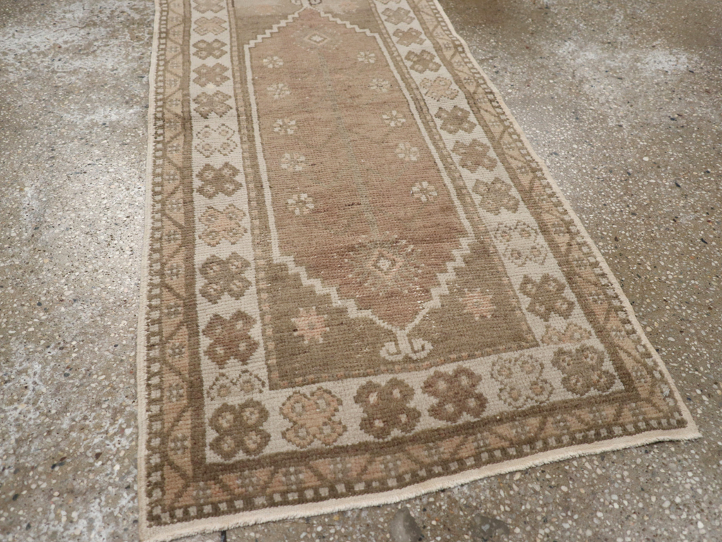Vintage Turkish Oushak Rug, No.17206 - Staging
