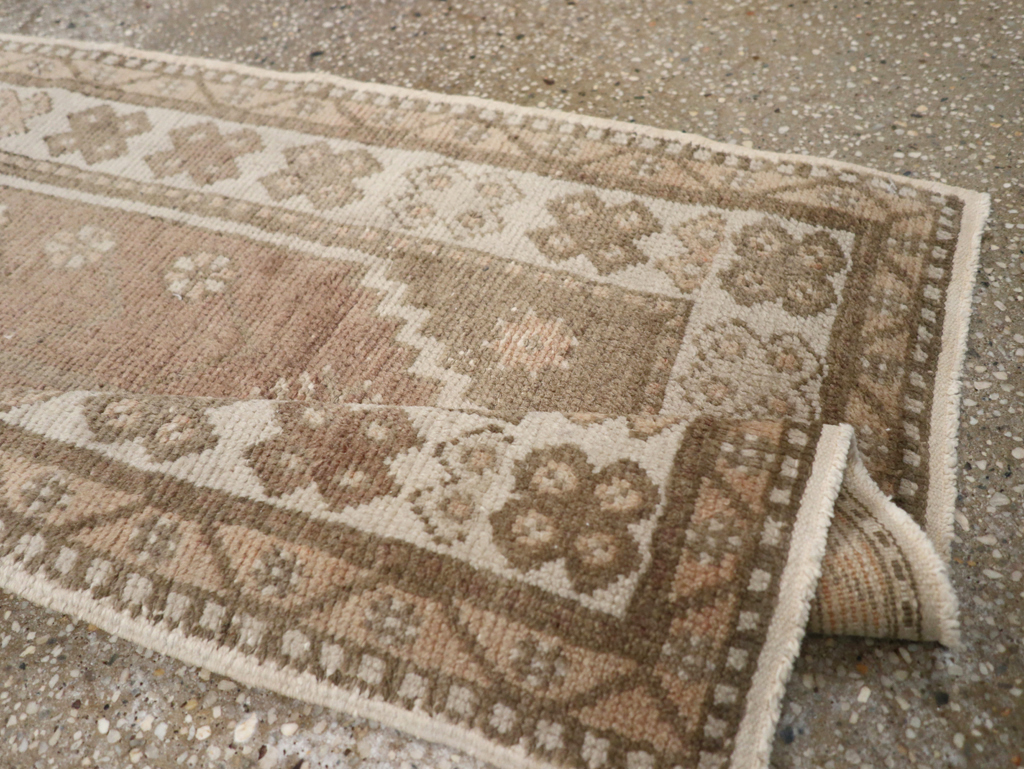 Vintage Turkish Oushak Rug, No.17206 - Staging