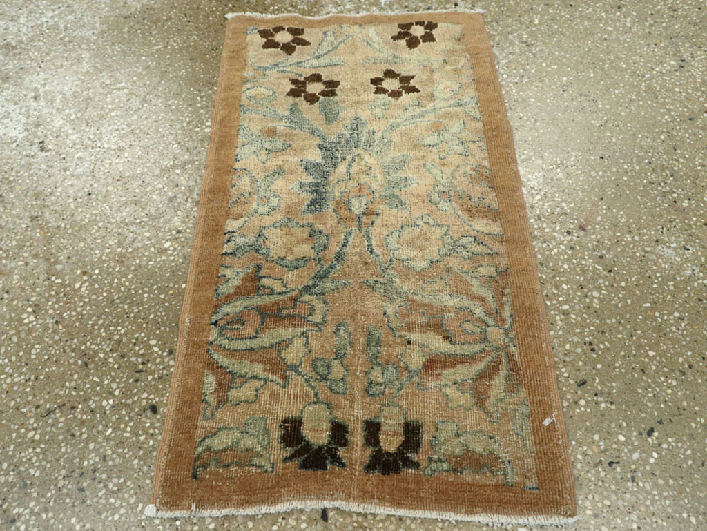 Antique Persian Mashad Rug, No.17209 - Staging