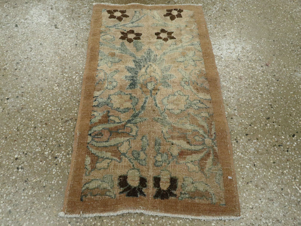 Antique Persian Mashad Rug, No.17209 - Staging