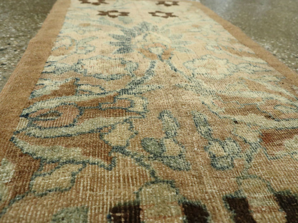 Antique Persian Mashad Rug, No.17209 - Staging