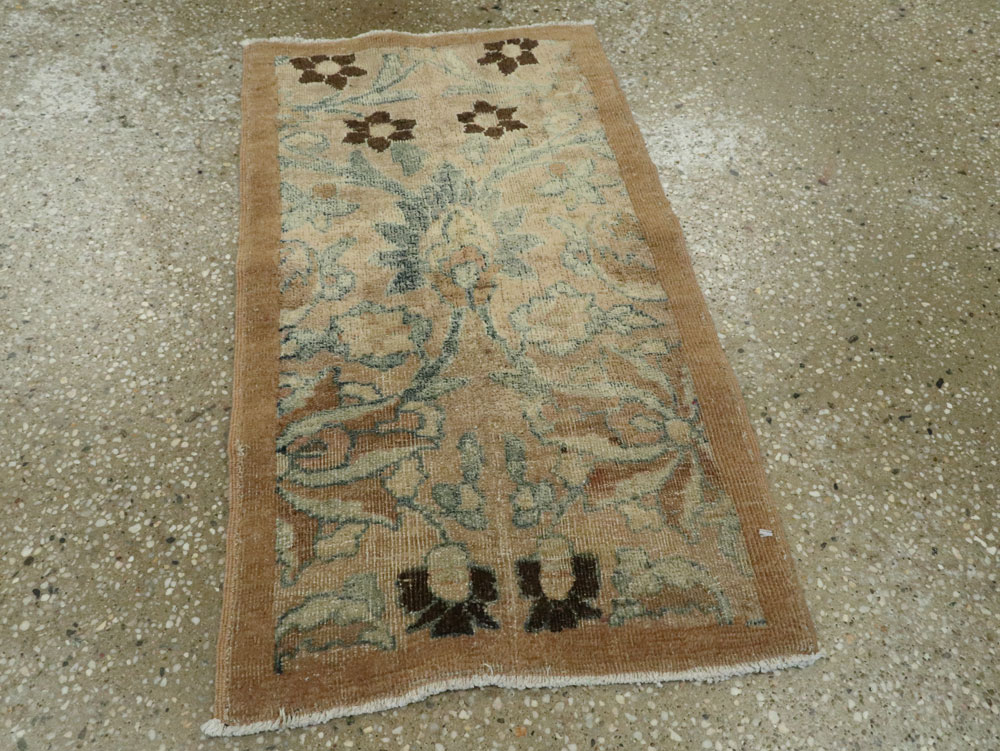 Antique Persian Mashad Rug, No.17209 - Staging