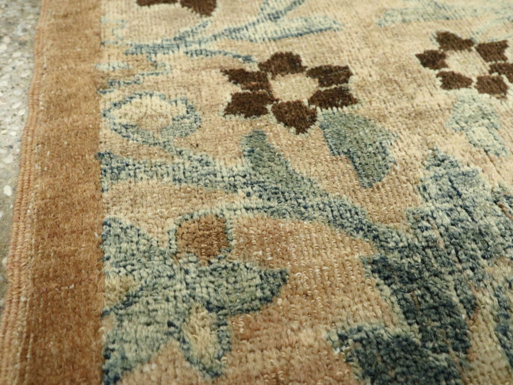 Antique Persian Mashad Rug, No.17209 - Staging