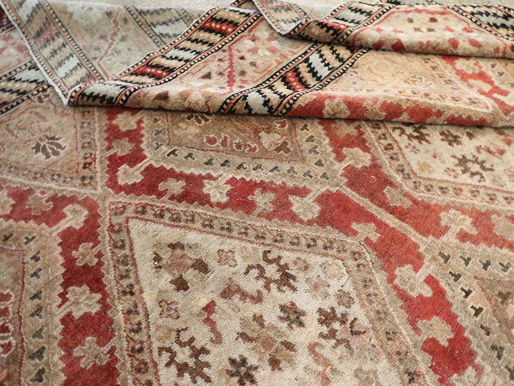 Vintage Indian Lahore Room Size Carpet, No.17256 - Staging