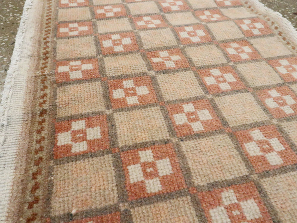 Antique Turkish Sivas Rug, No.17337 - Staging