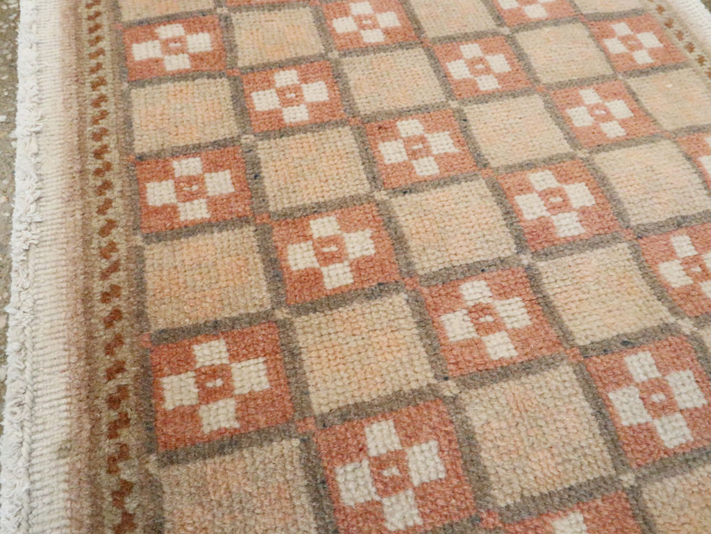 Antique Turkish Sivas Rug, No.17337 - Staging