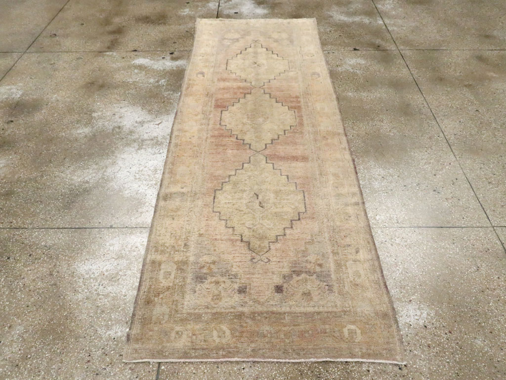 Vintage Turkish Oushak Rug, No.17403 - Staging