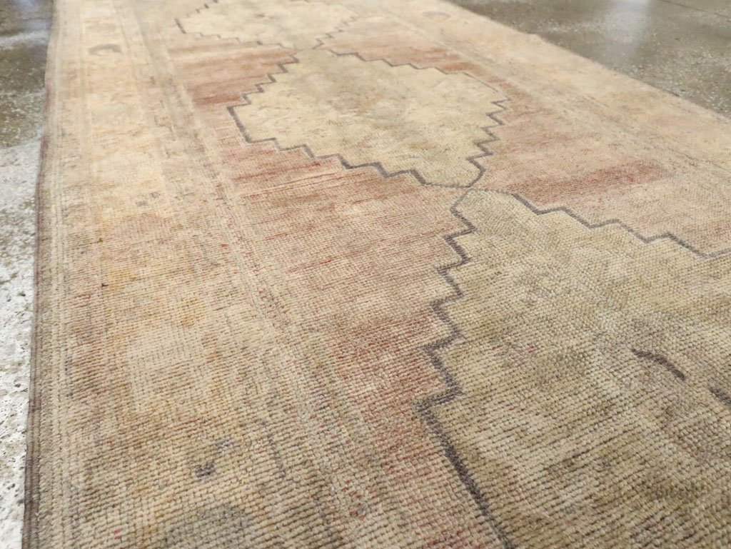 Vintage Turkish Oushak Rug, No.17403 - Staging