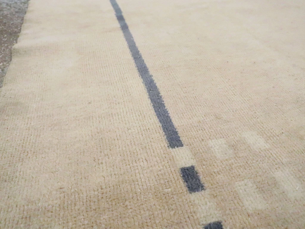 Vintage Turkish Anatolian Modernist Rug, No.17430 - Staging