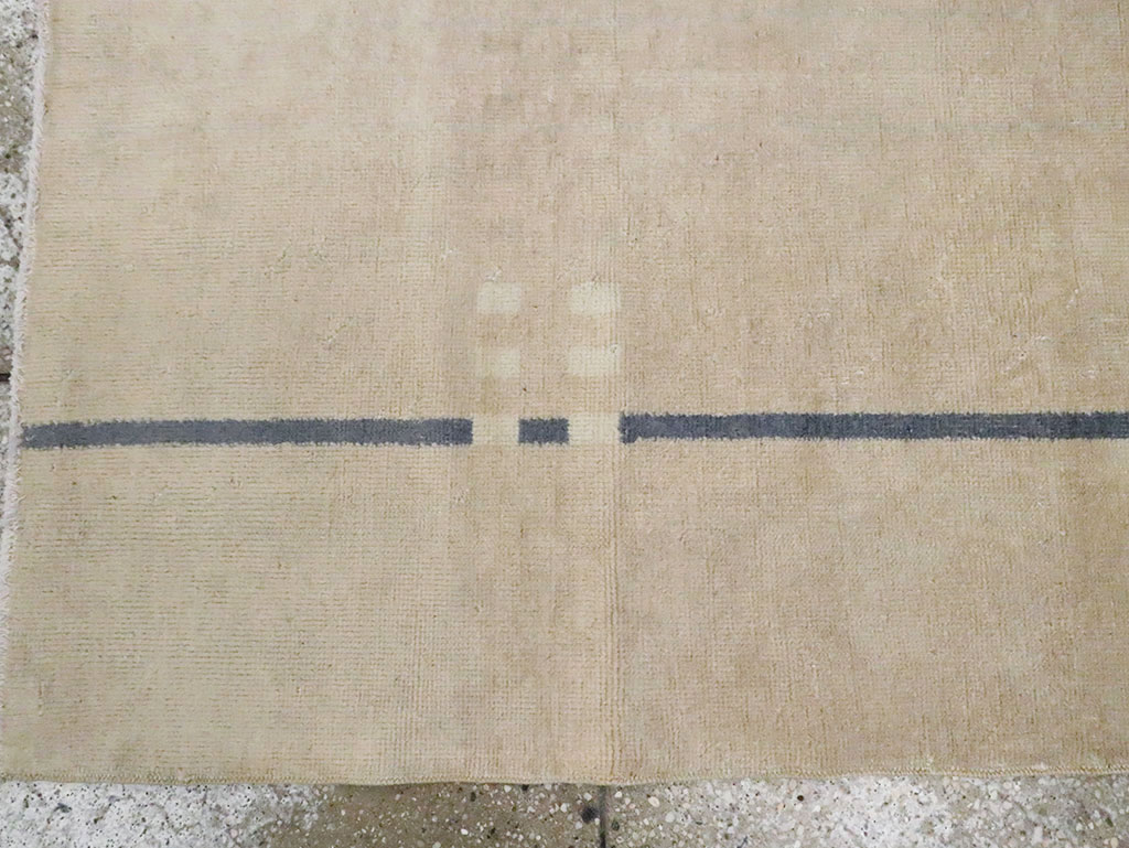 Vintage Turkish Anatolian Modernist Rug, No.17430 - Staging