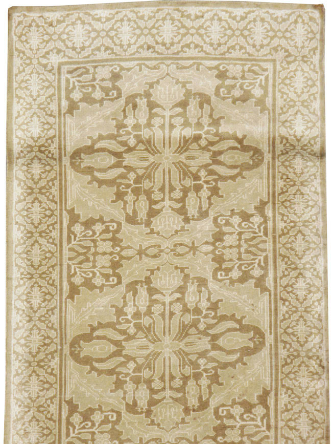 Vintage Indian Lahore Runner, No.17465 - Staging