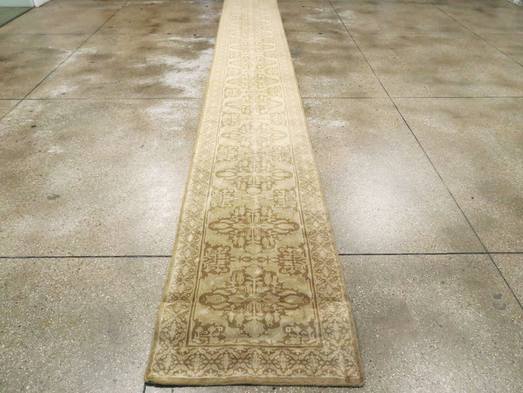 Vintage Indian Lahore Runner, No.17465 - Staging