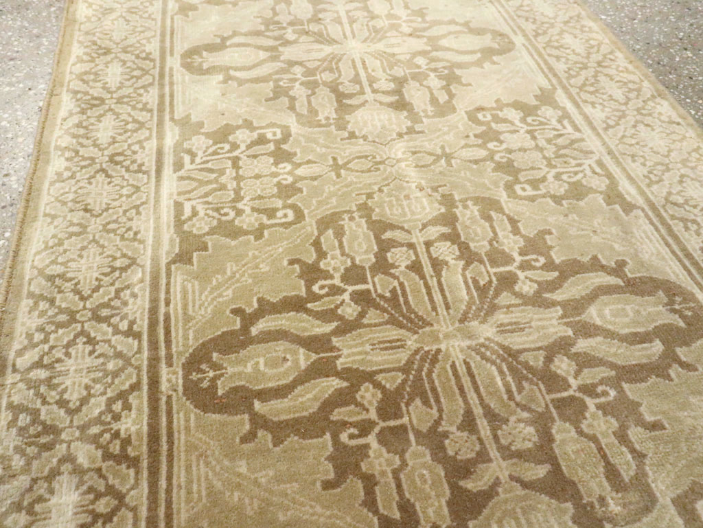 Vintage Indian Lahore Runner, No.17465 - Staging