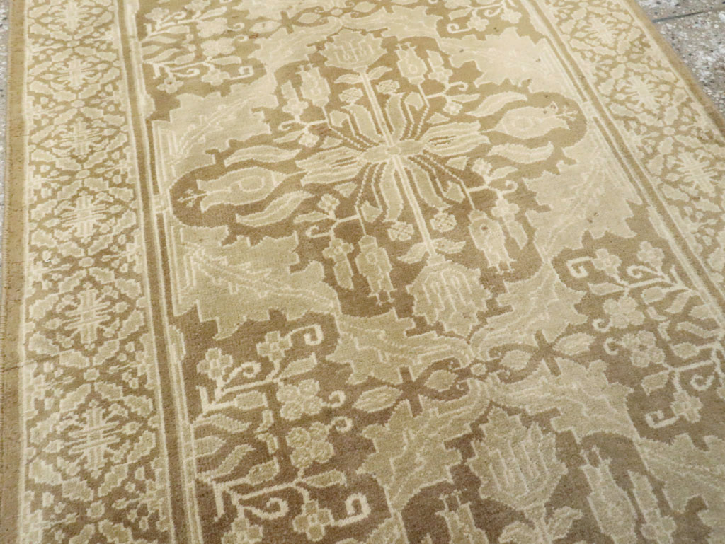 Vintage Indian Lahore Runner, No.17465 - Staging