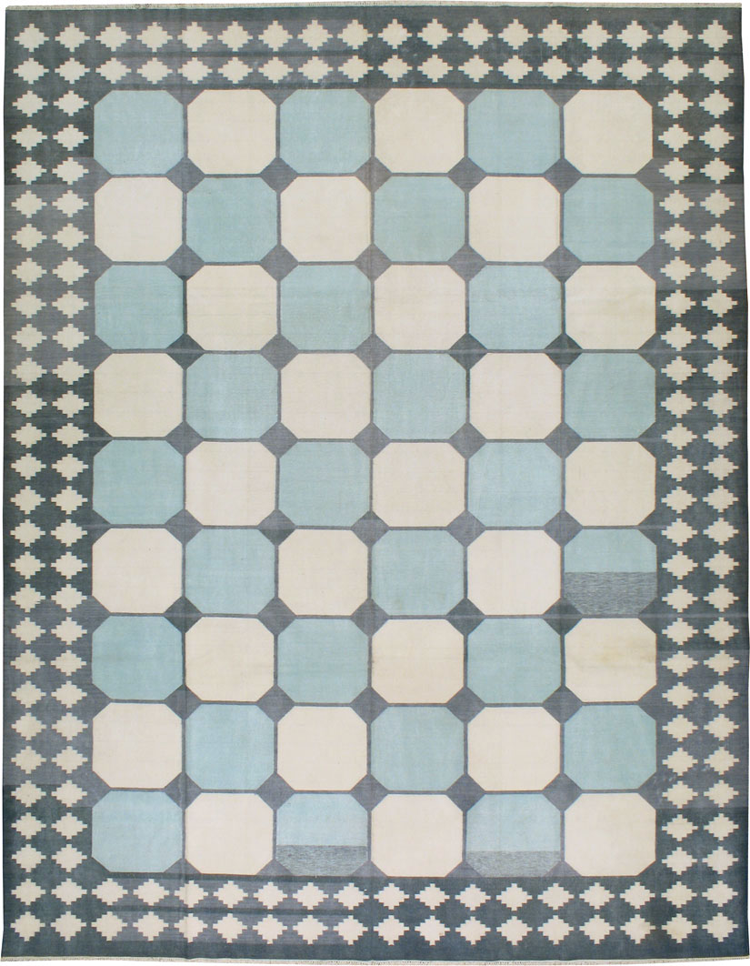 Flat-weave Indian Dhurrie, No.17633 - Staging