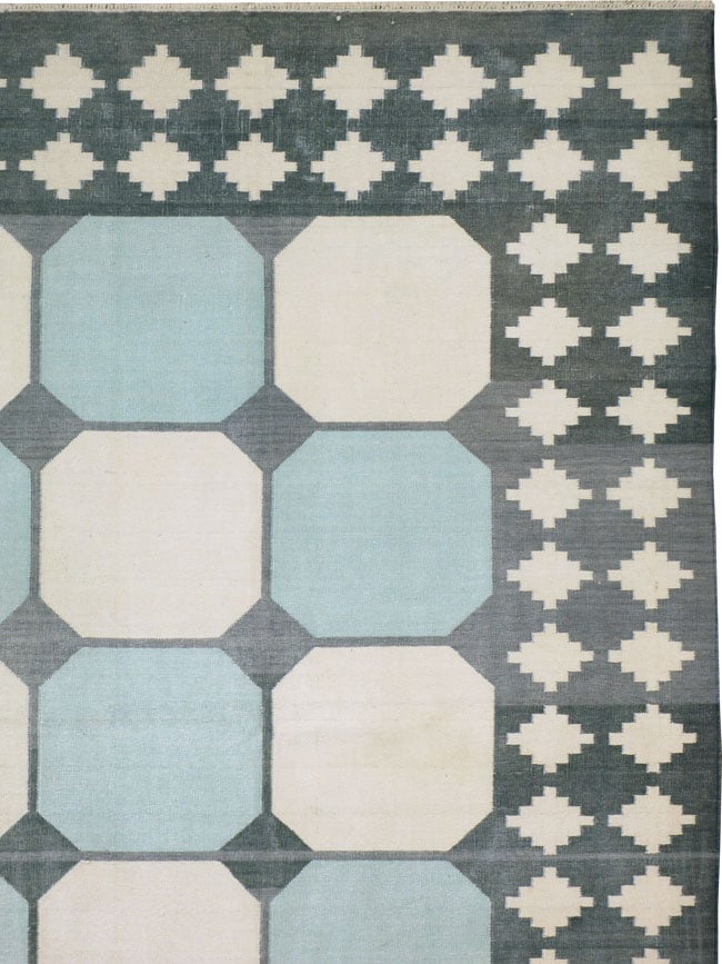 Flat-weave Indian Dhurrie, No.17633 - Staging