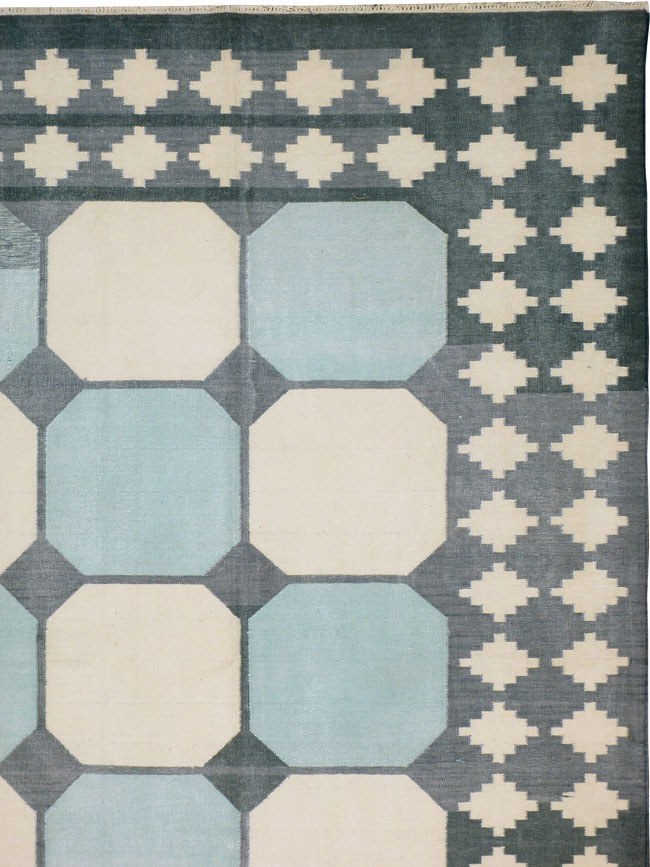 Flat-weave Indian Dhurrie, No.17633 - Staging