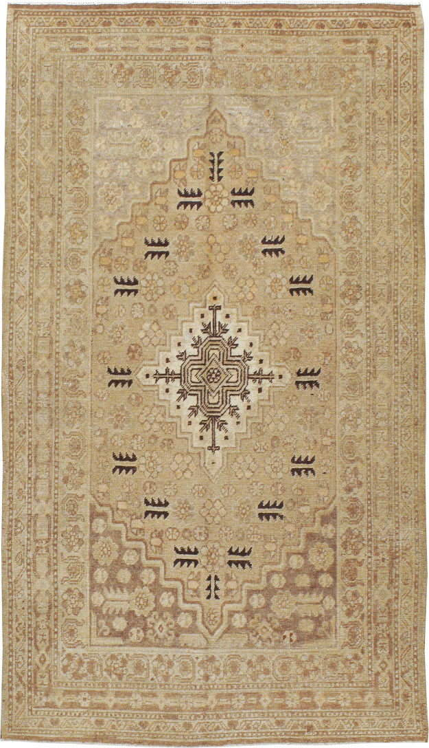 Vintage East Turkestan Khotan Rug, No.17659 - Staging
