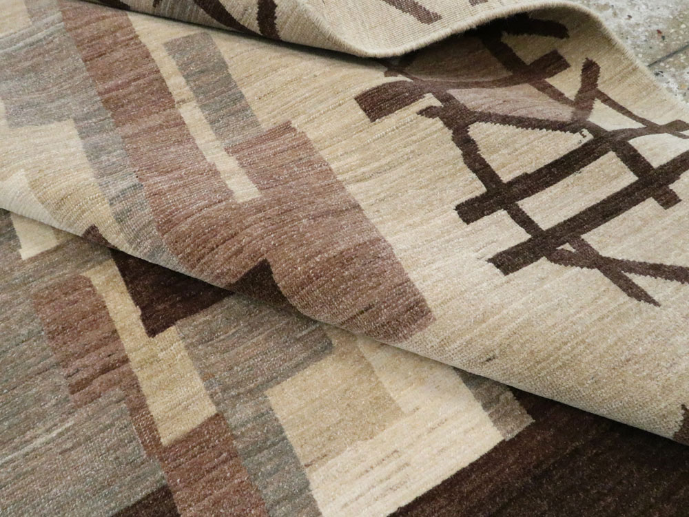 Modernist Persian Tabriz Carpet, No.17696 - Staging