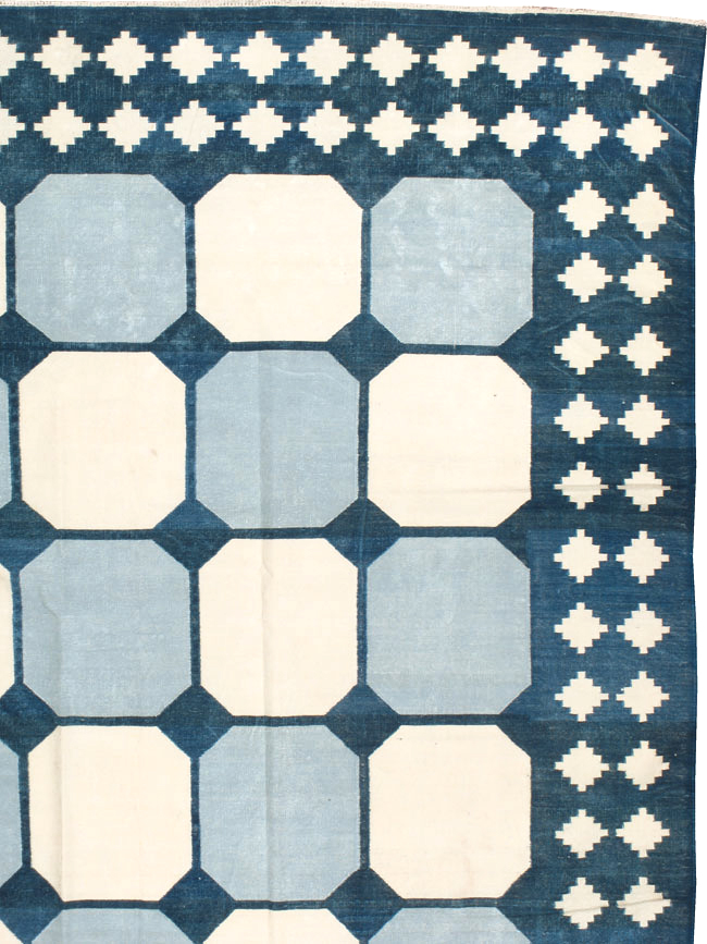 Vintage Indian Flatweave Kilim Dhurrie, No.17815 - Staging