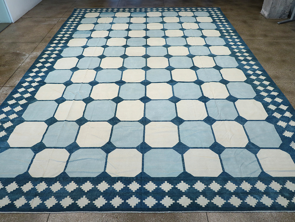 Vintage Indian Flatweave Kilim Dhurrie, No.17815 - Staging