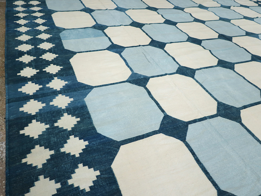 Vintage Indian Flatweave Kilim Dhurrie, No.17815 - Staging