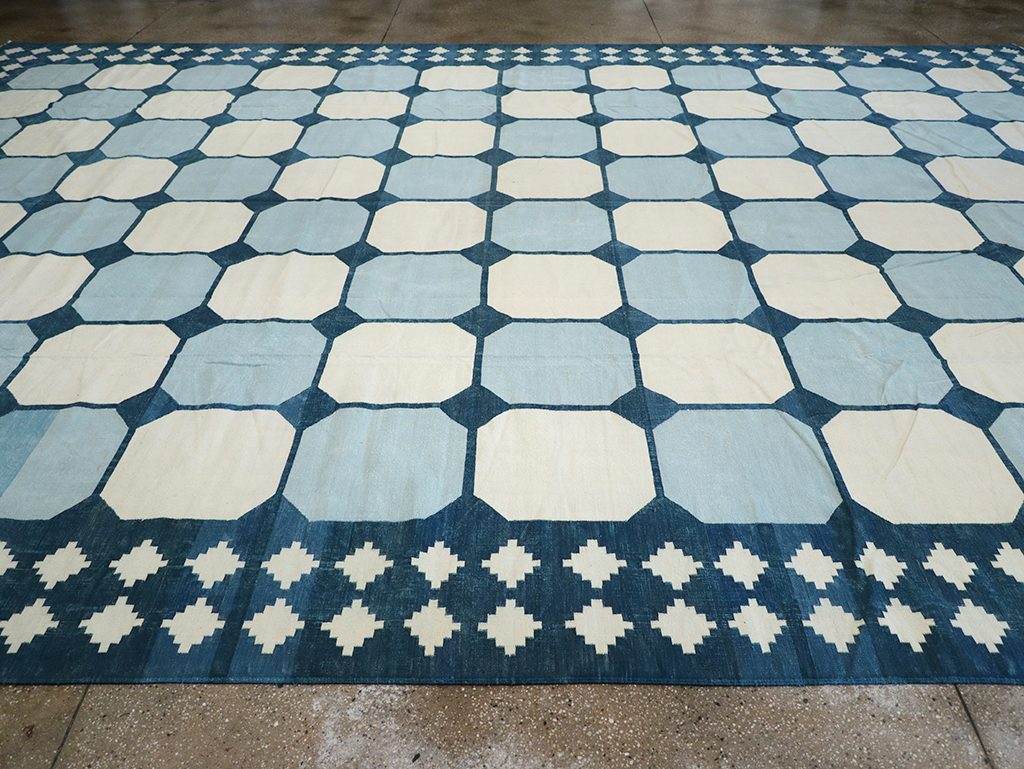 Vintage Indian Flatweave Kilim Dhurrie, No.17815 - Staging